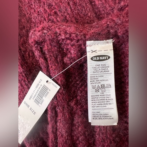 Old Navy Chunky Knit Infinity Scarf Women's One Size Fits All Burgundy Color - Picture 4 of 8